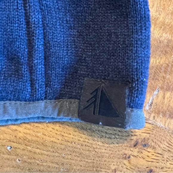 L.L. Bean Men's Deep Blue Zip Up Sweater - Picture 11 of 11